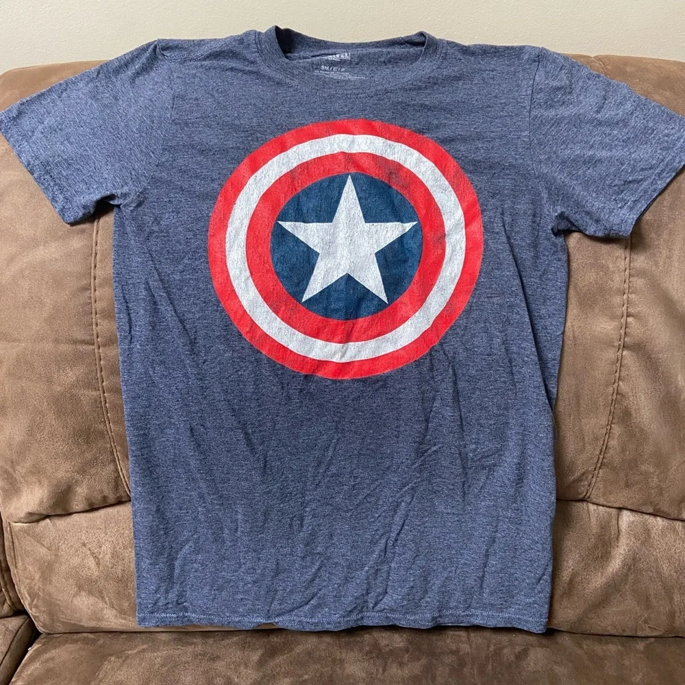 Marvel Captain America Tshirt Size Small - Picture 1 of 4